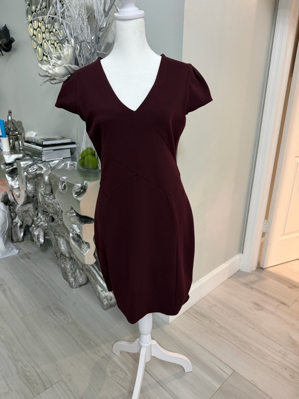 Express V-Neck Short Sleeve Sheath Dress - Burgundy